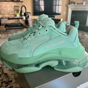 Balenciaga, Triple A, mint